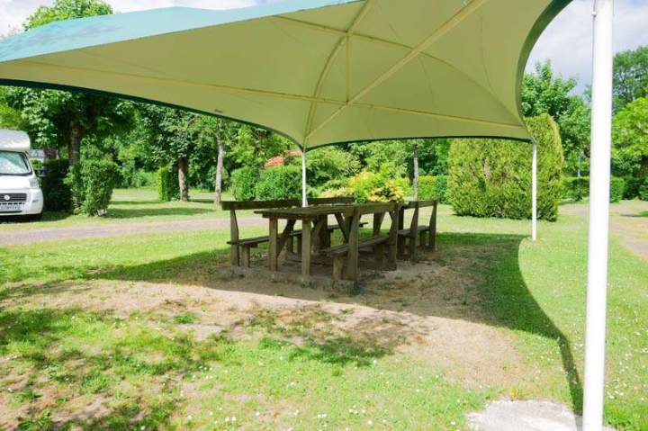 Des emplacements spacieux pour tente, caravane et camping-car
